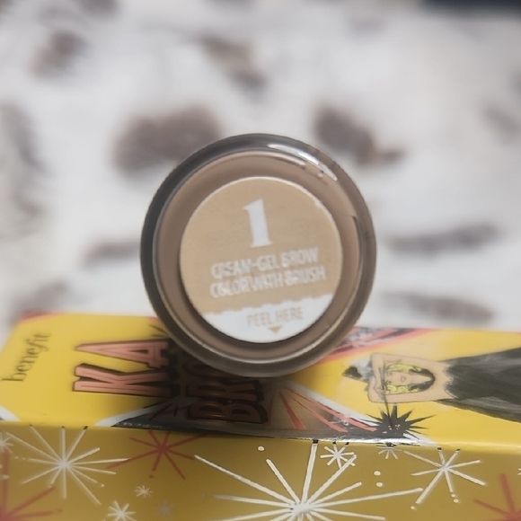 Benefit Ka-BROW! 24 Hour Waterproof Mini Cream-Gel Eyebrow Color - Shade 1 - Picture 4 of 6